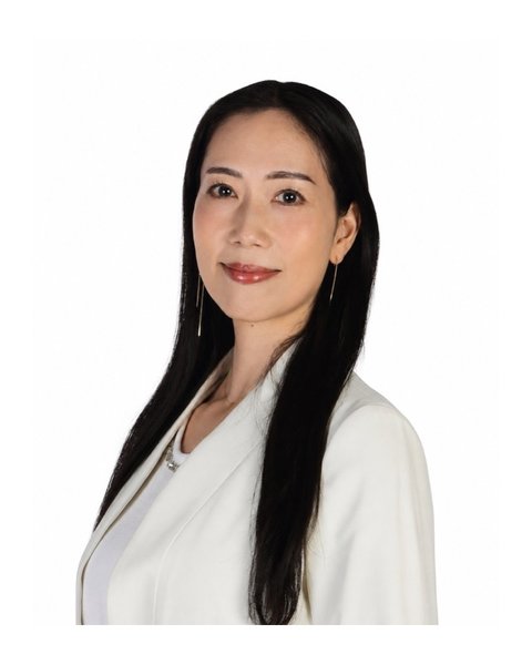 徳沢理絵（CMO / Sales Consultant）の写真