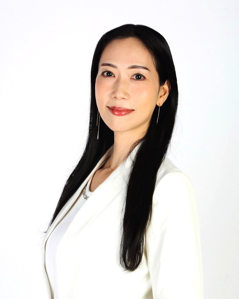 徳沢理絵（CMO / Sales Consultant）の写真